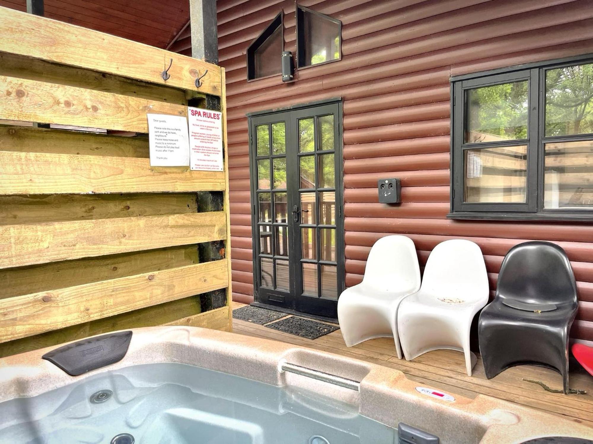 Goldcrest 3-Hot Tub-Woodland Lodges-Carmarthenshire-Tenby Zewnętrze zdjęcie